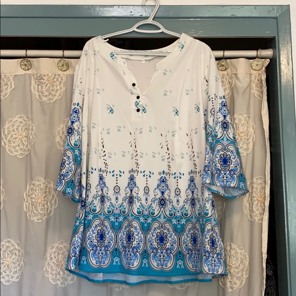 Blue paisley 3/4 sleeve top